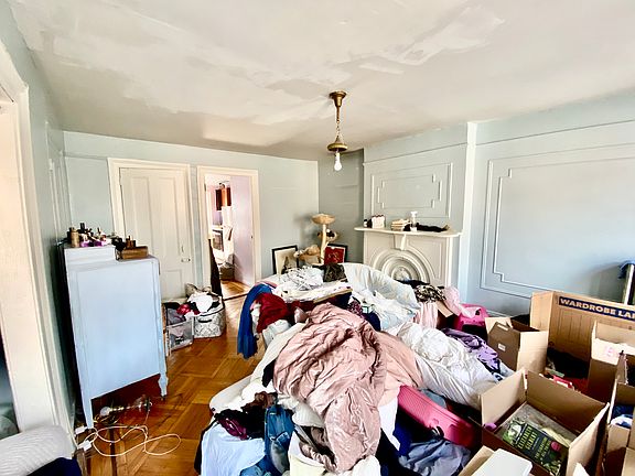 2nd image of 652 Warren St Floor 2