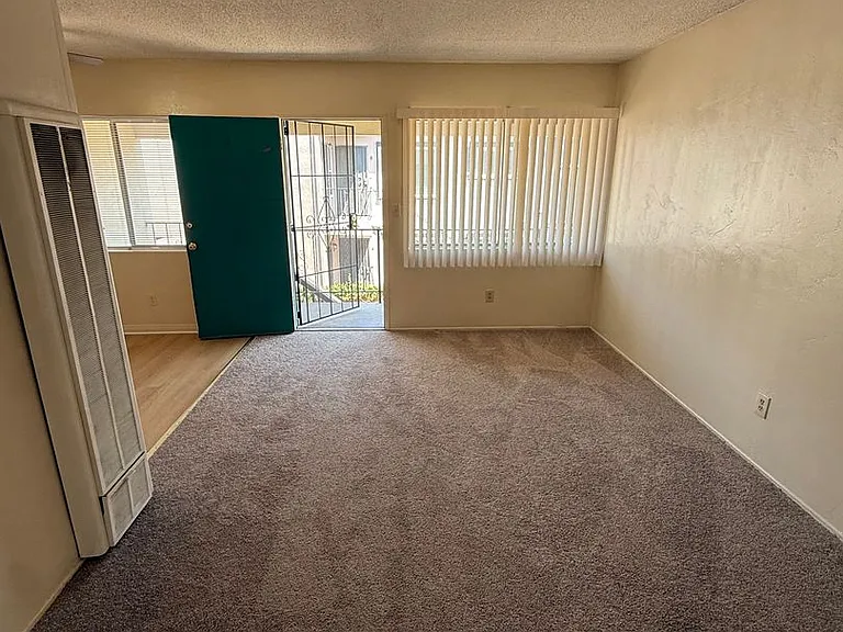 4648 Kansas St — Photo 6