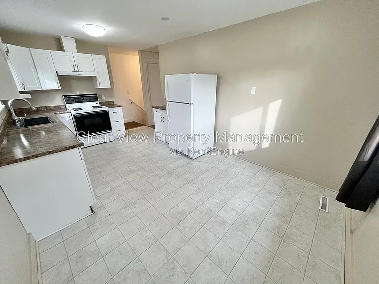 2210 Mayor Magrath Dr S — Photo 9