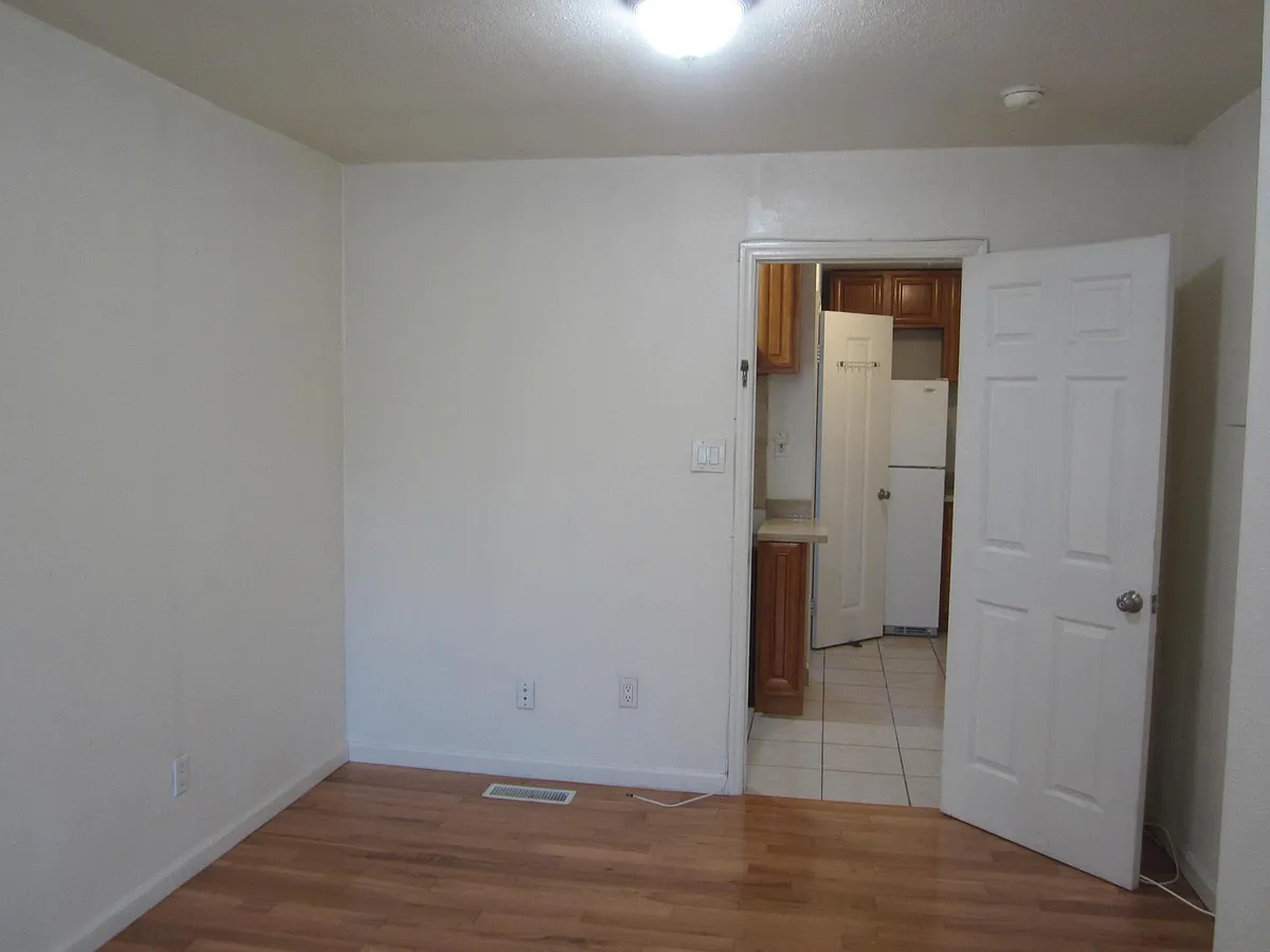 Building Photo - 94 Lerida Ave