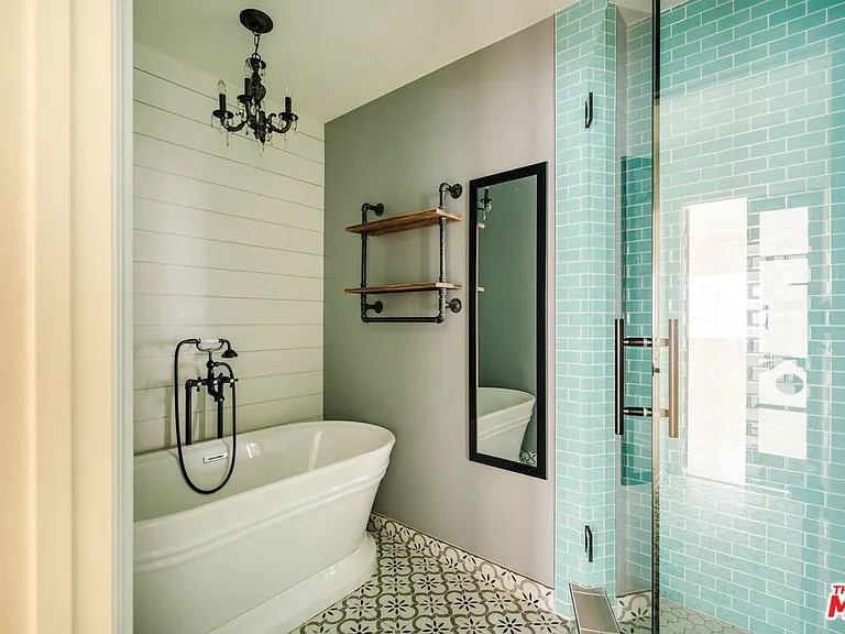 141 N Clark Dr #2 — Photo 14