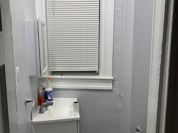 3rd image of 1137 Poplar Grove St