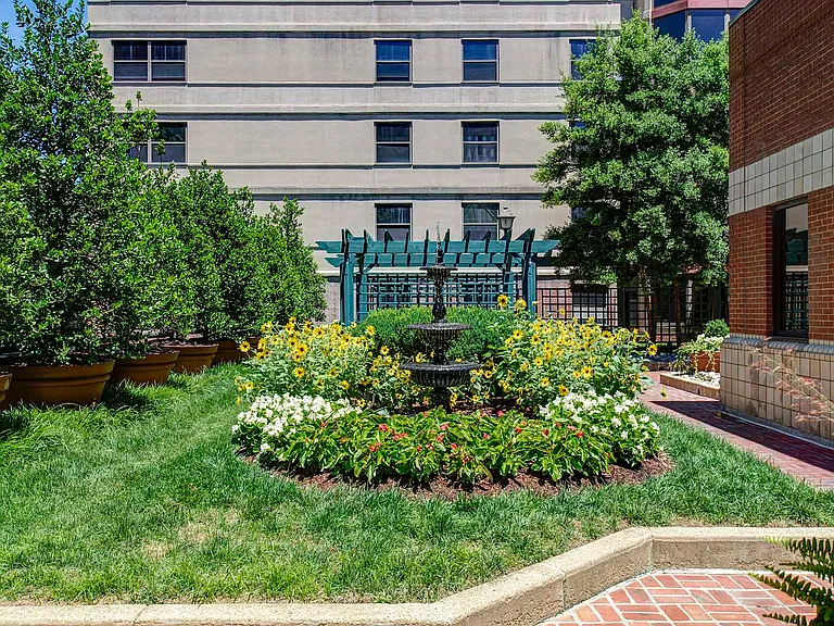 Spacious apartments located in Alexandria, VA