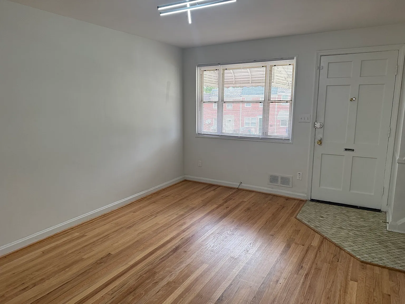 3 bed, 1300 sqft, $2,300 — Photo 2