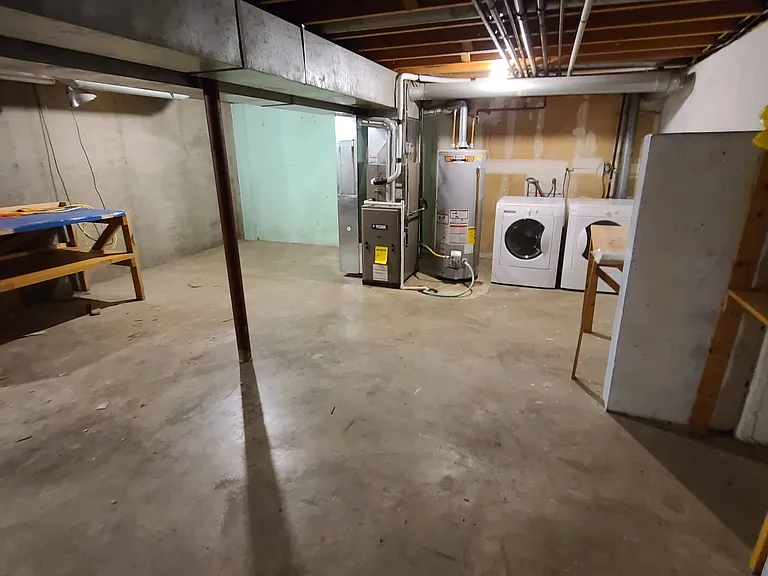 This photo is from when this unit was rented in 2021. The basement has a working washer and dryer