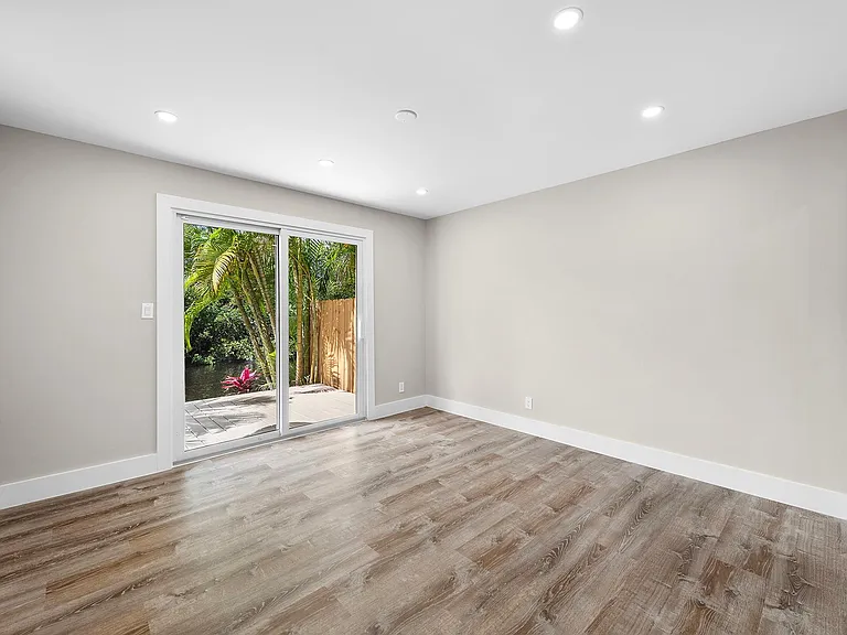 1400 NE 54th St #107 — Photo 22