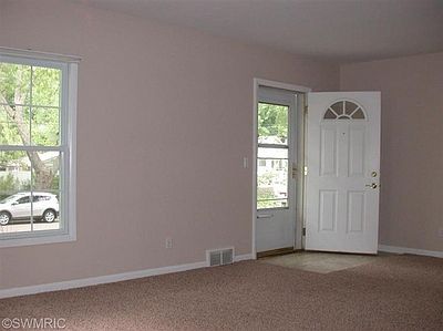 2nd image of 1933 Stearns Ave