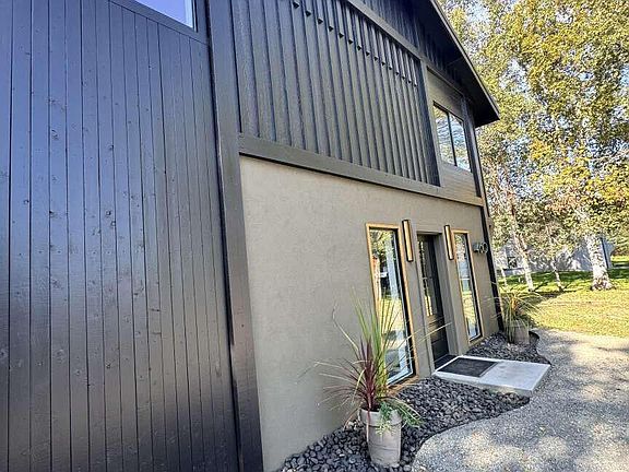 5th image of 460 S August Cir