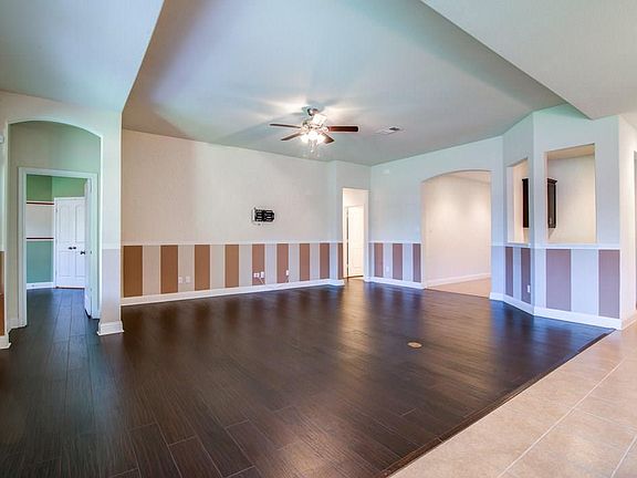 5th image of 2317 Maxwell Dr