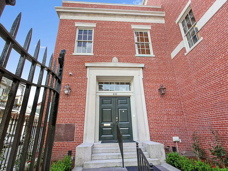 The Academy Luxury Apartments and Townhomes — Photo 26