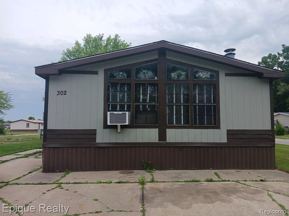 1st image of 302 Rochford Grand