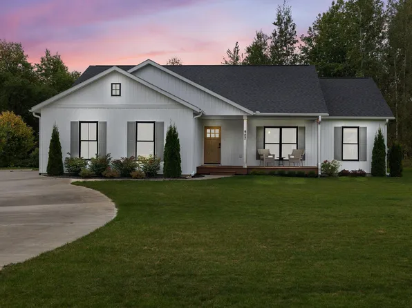 922 Shamrock Ln, Traverse City, MI 49696