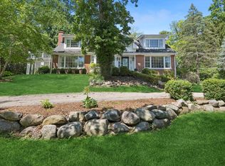 212 Beachview Ln, North Barrington, IL 60010