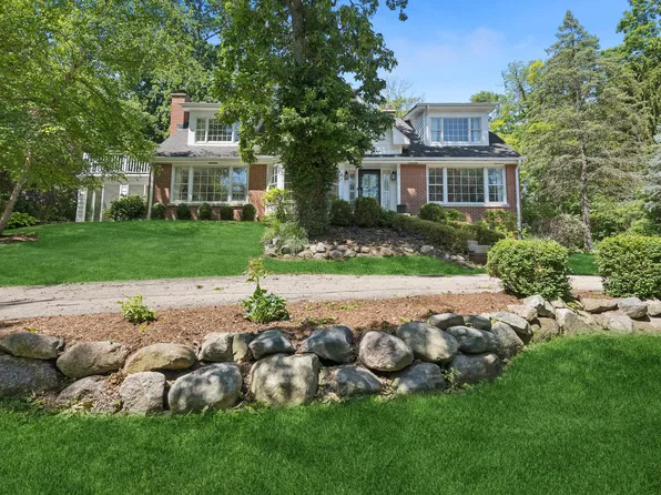 212 Beachview Ln, North Barrington, IL 60010