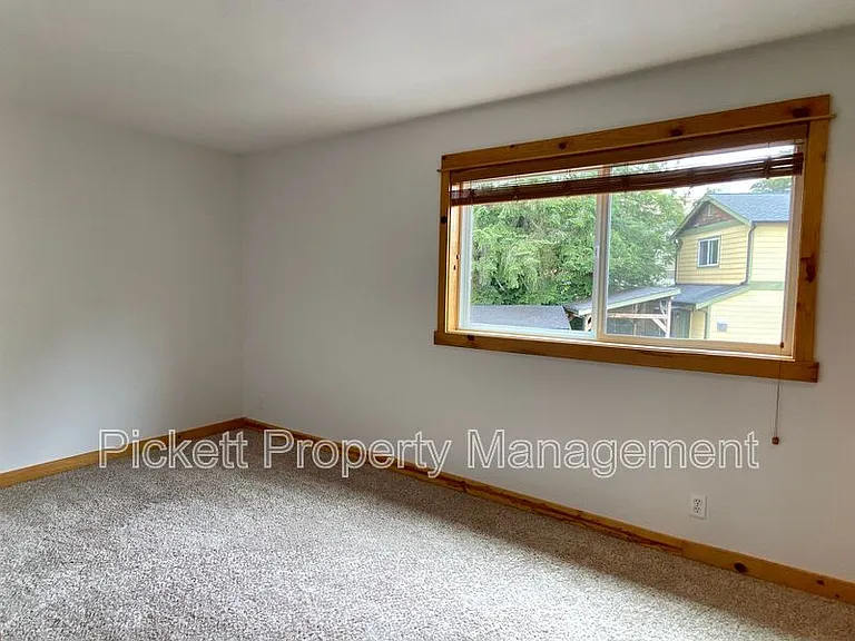 4673 NW Walgren Dr #C — Photo 12