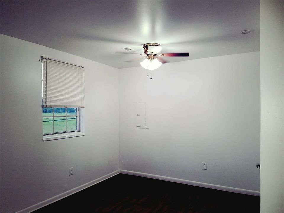 2nd image of 420 E Hancock St #C