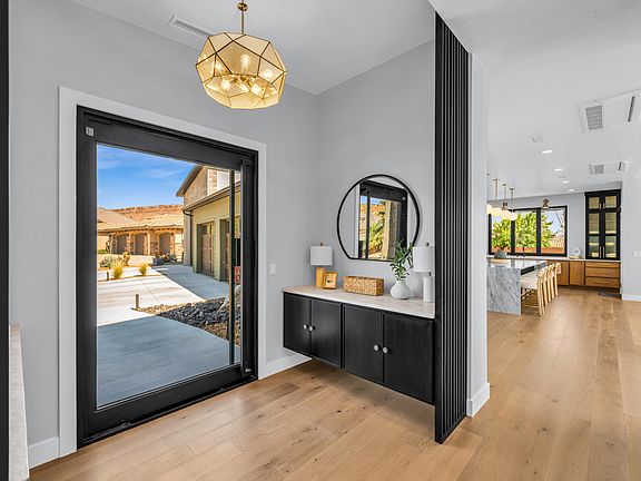3rd image of 1356 E Sonoma Cortile