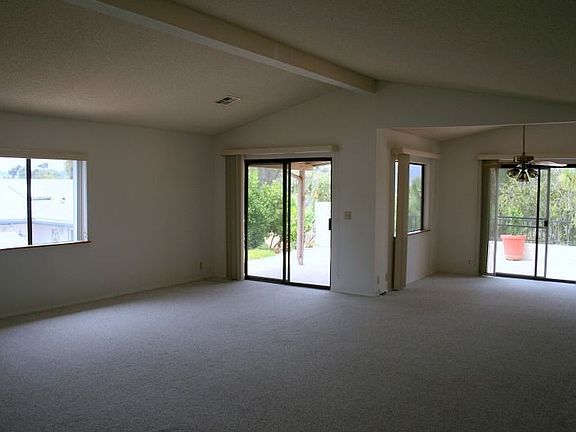 Large 21' x 22' Great Room