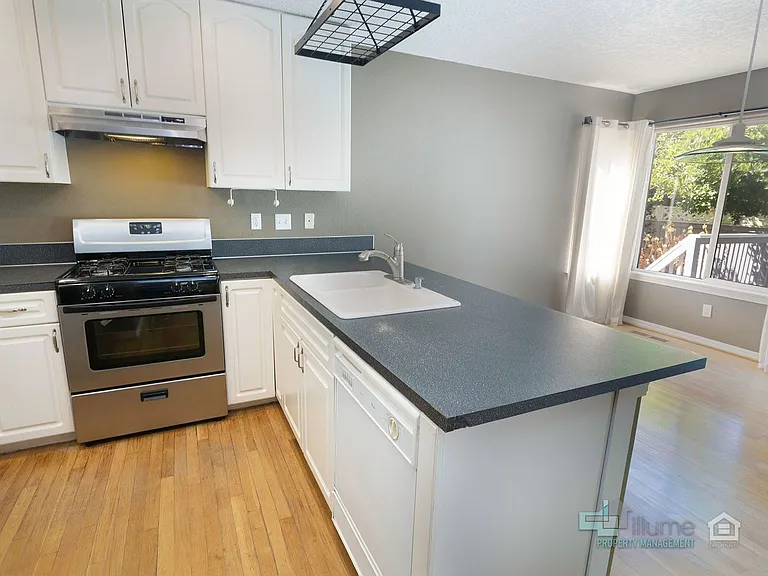 20630 Willamette Dr — Photo 14