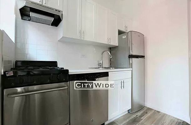 2nd image of 171 E 88th St #4FE