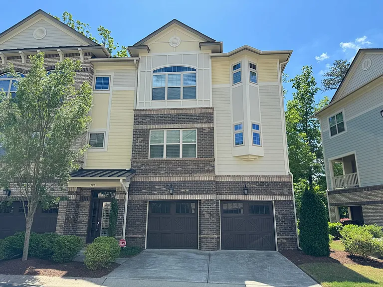 323 View Dr — Photo 1