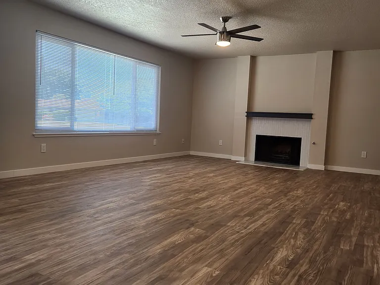 9425 Emerald Vista Dr — Photo 2