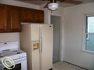 5th image of 943 E Browning Ave