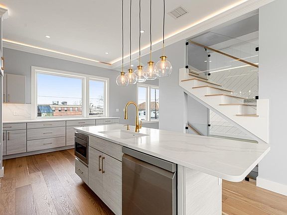 5th image of 308 Newton St