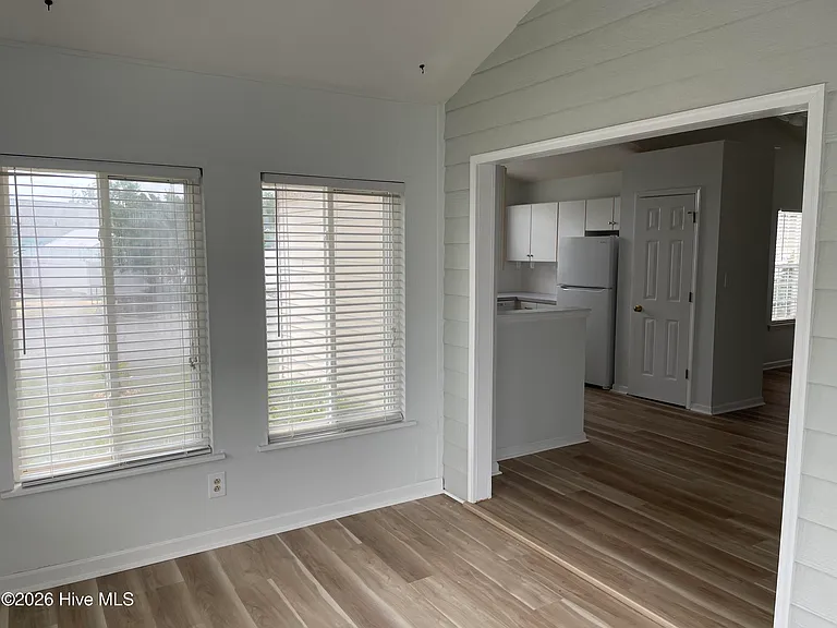 480 Saltaire Dr SW — Photo 16