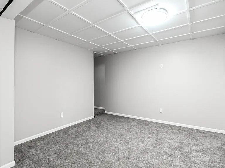 406 Irwin Ln — Photo 29