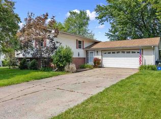 2129 Palmer Cir, Iowa City, IA 52240
