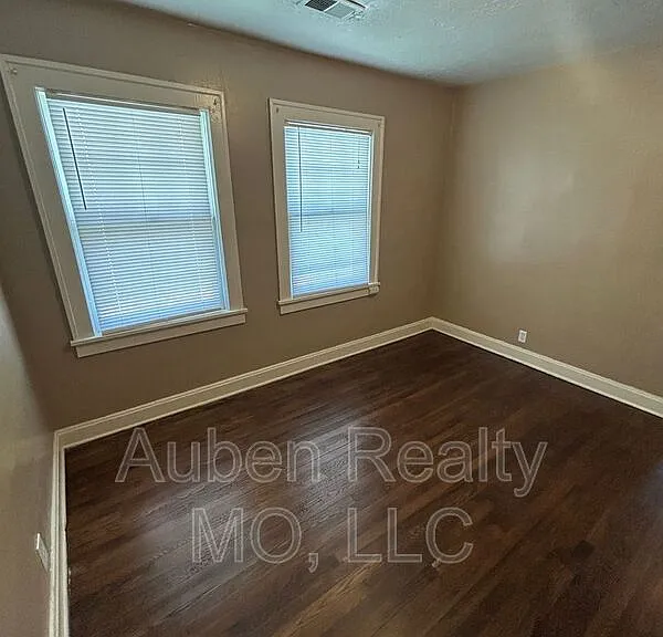 5405 Harrison St #2F — Photo 16