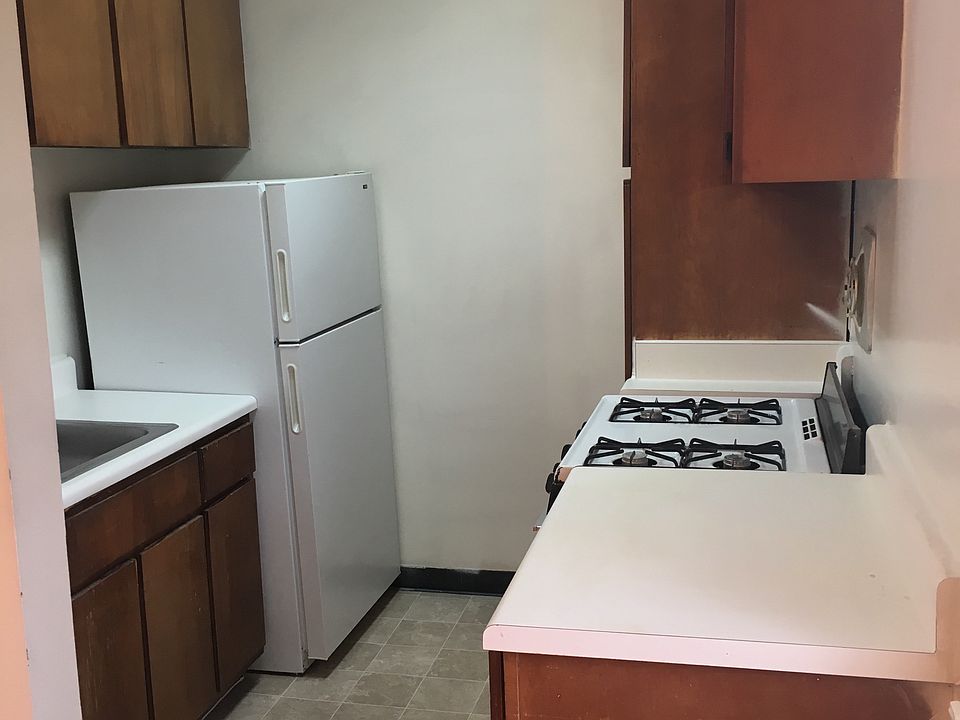 1st image of 320 W Roanoke St APT 21