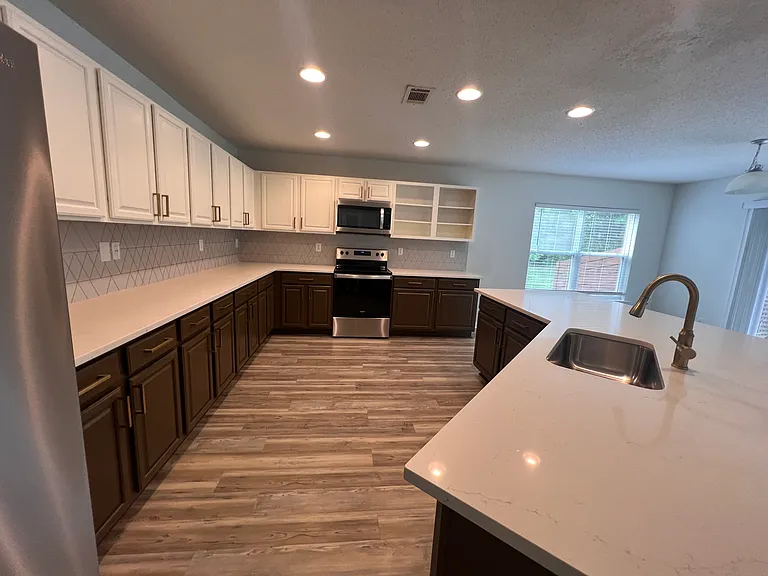 2304 Harwood Hills Ln — Photo 12