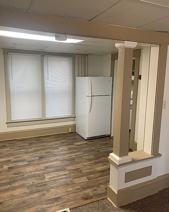1st image of 300 N 7th Ave
