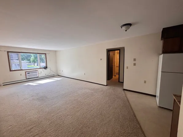706 9th St NW APT 12, Cooperstown, ND 58425