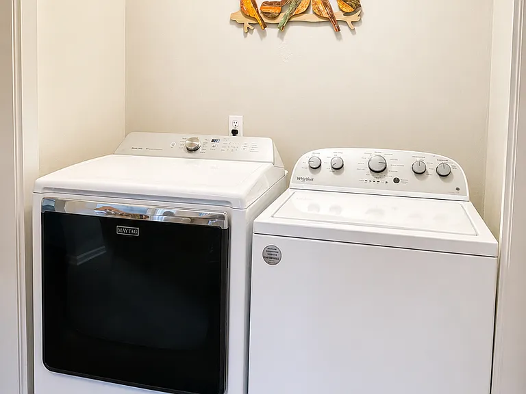 102 Summer Dr — Photo 17