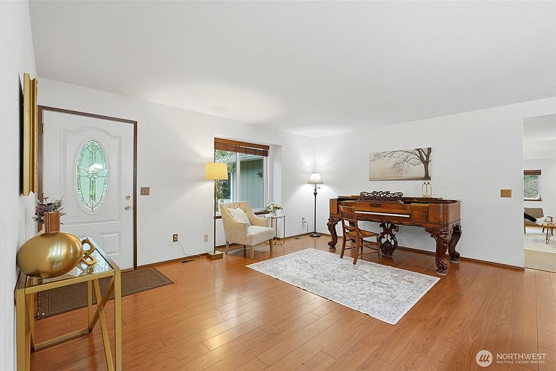 5th image of 16008 Mink Road NE