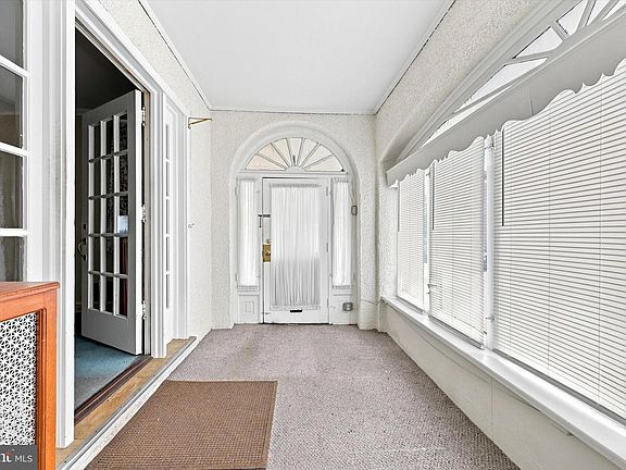 4th image of 238 Parker Ave