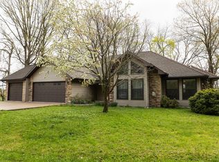 1000 Whitetail Dr #14, Fort Atkinson, WI 53538