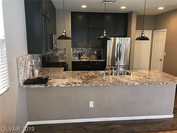 2nd image of 10663 Country Knoll Way