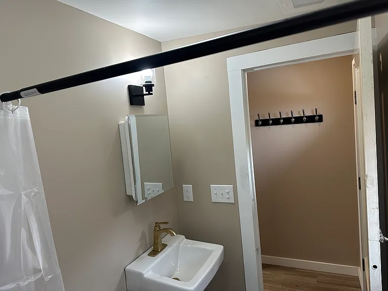 396 Sumner St — Photo 14
