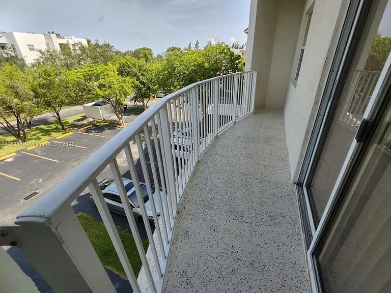 8260 SW 210th St #215 — Photo 12