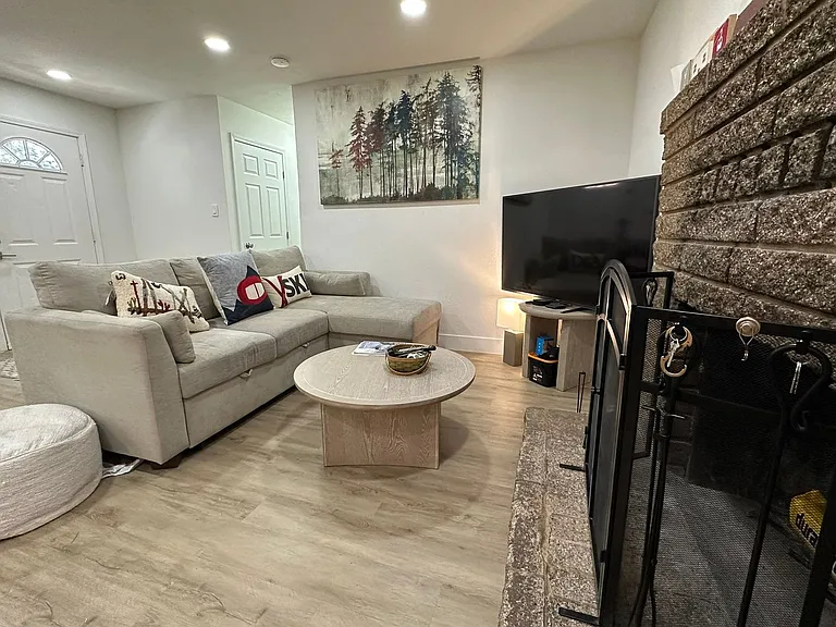 1083 Aspenwald Rd #A — Photo 7