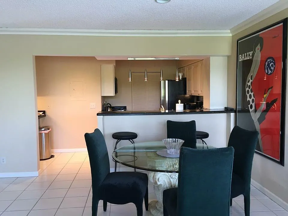 2 bed, 2.0 bath, 1575 sqft, $7,500 — Photo 4
