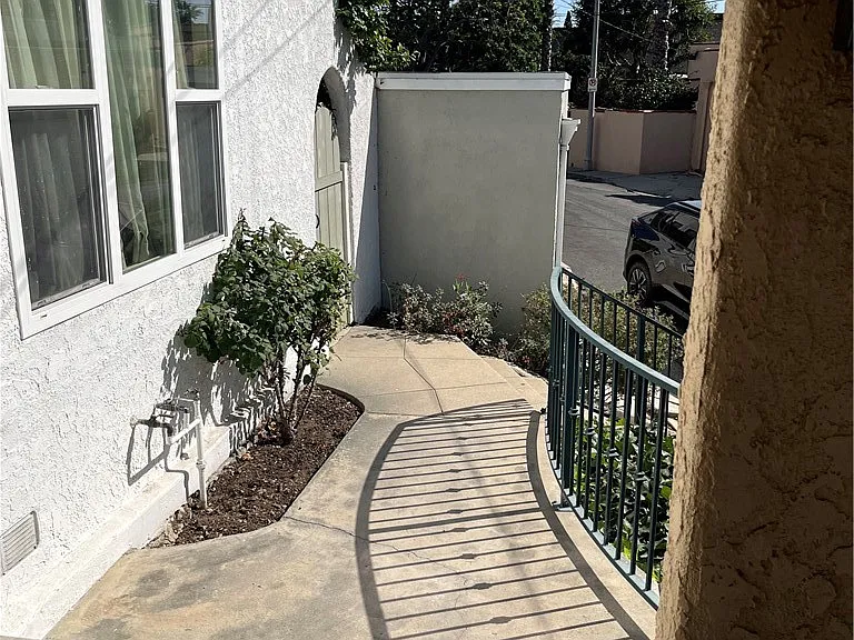 3431 Descanso Dr — Photo 19