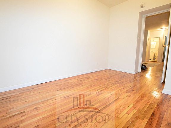 4th image of 138 W 81st St APT B