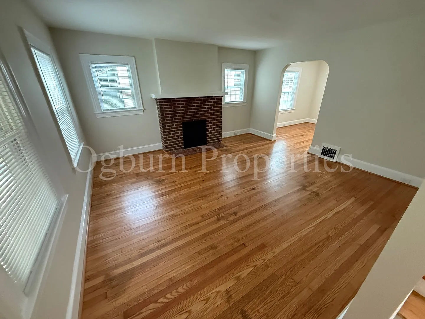 2081 Queen St-4br/2.5ba-Home!! — Photo 3