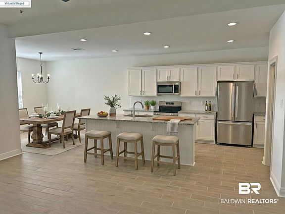 3rd image of 18070 Piney Cir