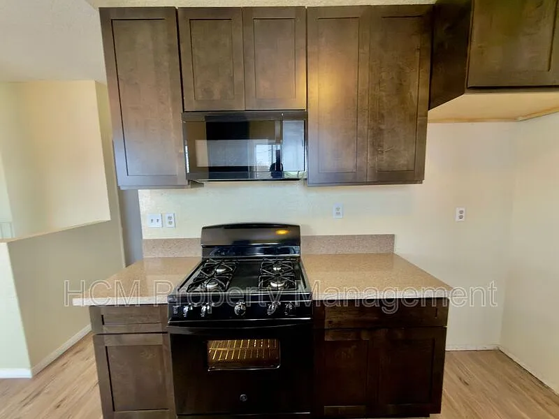 2 bed, 1.5 bath, 1300 sqft, $2,350 — Photo 4
